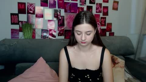 Snapshot of milanaroz chatting on 09-25-25, 05:11 milanaroz online show from 09-25-25, 05:11