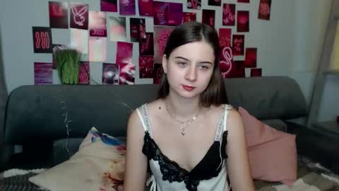 Snapshot of milanaroz chatting on 09-28-25, 05:13 milanaroz online show from 09-28-25, 05:13