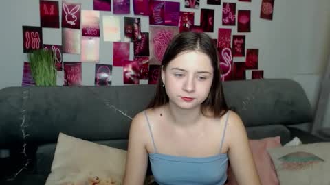 Snapshot of milanaroz chatting on 10-12-25, 05:06 milanaroz online show from 10-12-25, 05:06