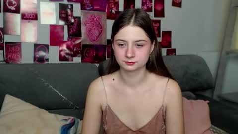 Snapshot of milanaroz chatting on 10-19-25, 04:57 milanaroz online show from 10-19-25, 04:57