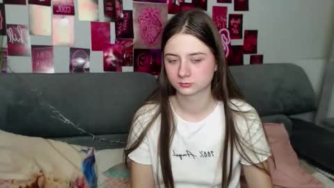 Snapshot of milanaroz chatting on 10-25-25, 04:57 milanaroz online show from 10-25-25, 04:57