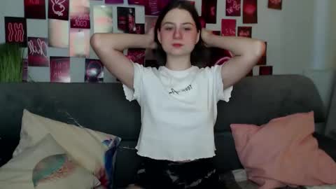 Snapshot of milanaroz chatting on 10-26-25, 05:57 milanaroz online show from 10-26-25, 05:57