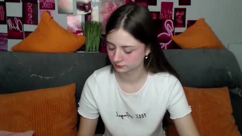 Snapshot of milanaroz chatting on 10-31-25, 06:03 milanaroz online show from 10-31-25, 06:03