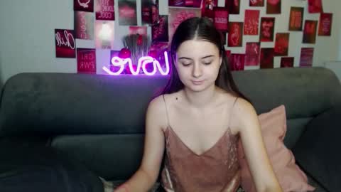 Snapshot of milanaroz chatting on 11-14-25, 06:01 milanaroz online show from 11-14-25, 06:01