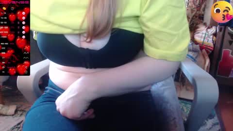 Snapshot of milanasvethoney chatting on 02-23-25, 02:35 Luna-- link in bio online show from 02-23-25, 02:35