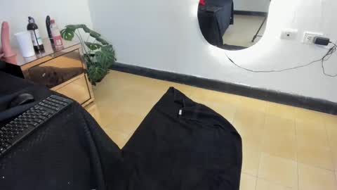 milanx2 online show from 02-13-25, 09:38