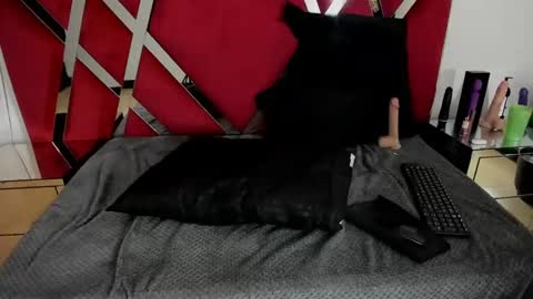 milanx2 online show from 02-26-25, 01:21