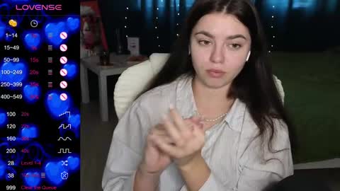 Snapshot of milania_hot_foxy chatting on 02-22-25, 02:41 Mila online show from 02-22-25, 02:41