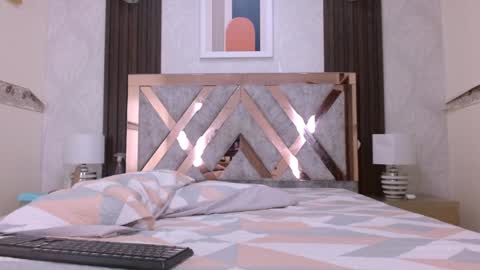 milanzaire online show from 12-24-24, 11:00