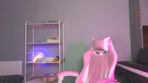 Mila online show from 01-11-25, 06:01