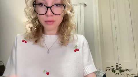 Snapshot of milayah chatting on 09-21-25, 03:35 Mila online show from 09-21-25, 03:35