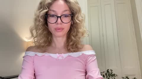 Snapshot of milayah chatting on 10-15-25, 04:18 Mila online show from 10-15-25, 04:18