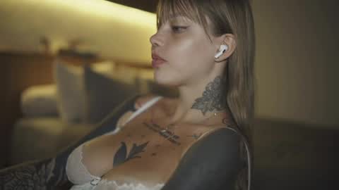 Snapshot of mileeena chatting on 05-09-26, 10:09 M Telegram mamagotachannel online show from 05-09-26, 10:09