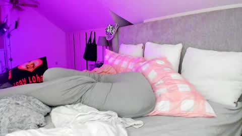 Snapshot of mileenakane chatting on 10-14-25, 04:13 ALL MY LINKS - online show from 10-14-25, 04:13