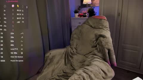 Mia online show from 02-26-25, 08:54