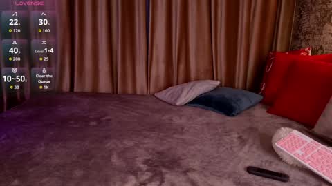 Mia online show from 04-09-26, 03:06