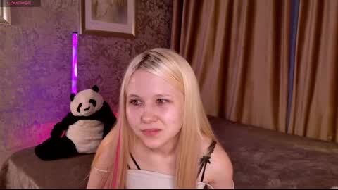 Mia online show from 04-26-26, 03:42