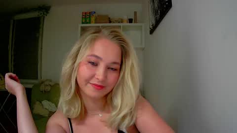 Snapshot of milena391630 chatting on 09-22-25, 10:23 Milena new nonude shy blonde natural online show from 09-22-25, 10:23