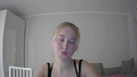 Snapshot of milena391630 chatting on 11-04-25, 11:48 Milena new nonude shy blonde natural online show from 11-04-25, 11:48