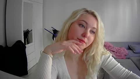 Milena new nonude shy blonde natural online show from 04-17-26, 03:37