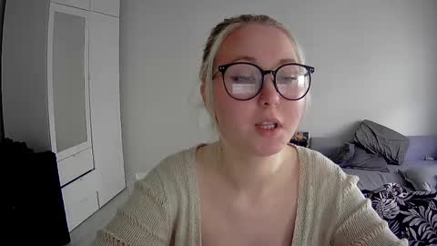 Snapshot of milena391630 chatting on 04-20-26, 12:52 Milena new nonude shy blonde natural online show from 04-20-26, 12:52