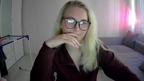 Snapshot of milena391630 chatting on 04-25-26, 01:41 Milena new nonude shy blonde natural online show from 04-25-26, 01:41