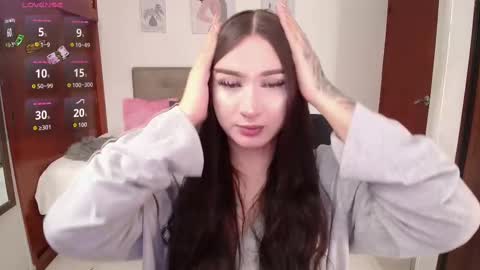 Miley online show from 09-10-25, 01:55