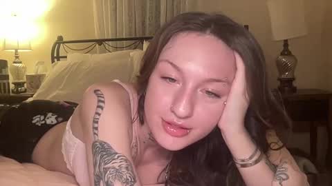 Snapshot of miley_monroee chatting on 02-17-25, 02:31 miley_monroee online show from 02-17-25, 02:31