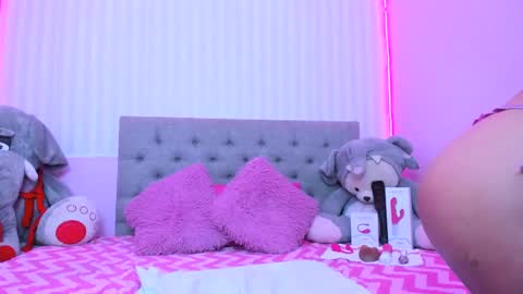 Snapshot of milf_bigass_ chatting on 02-17-25, 04:15 Antonella online show from 02-17-25, 04:15