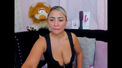 Snapshot of milf_bigass_ chatting on 11-21-25, 12:15 Antonella online show from 11-21-25, 12:15