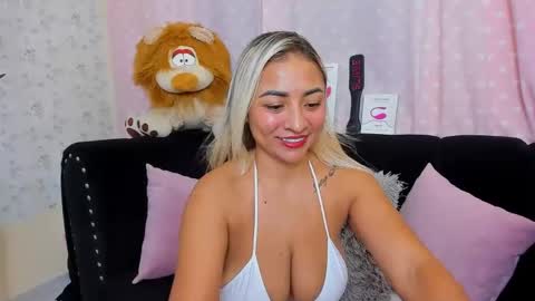 Snapshot of milf_bigass_ chatting on 11-22-25, 12:59 Antonella online show from 11-22-25, 12:59