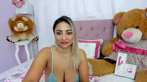 Antonella online show from 06-11-26, 01:42