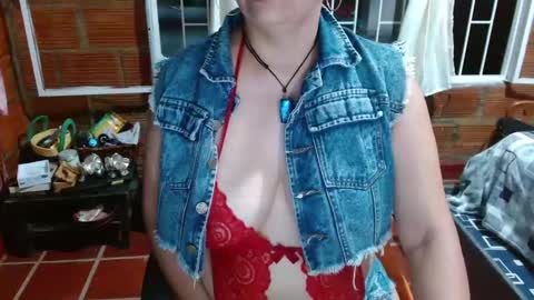 Snapshot of milf_fantassy chatting on 10-07-25, 03:58 Ana online show from 10-07-25, 03:58