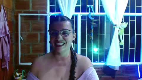 Snapshot of milf_fantassy chatting on 10-22-25, 04:35 Ana online show from 10-22-25, 04:35