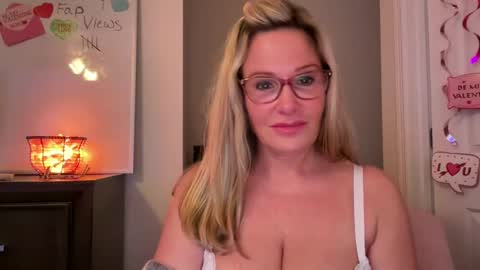 Snapshot of milf_goddess chatting on 02-09-25, 09:05 MIlf Goddess online show from 02-09-25, 09:05
