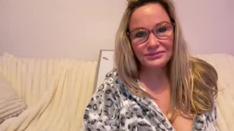 Snapshot of milf_goddess chatting on 03-08-25, 04:56 MIlf Goddess online show from 03-08-25, 04:56