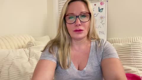 Snapshot of milf_goddess chatting on 09-15-25, 02:22 MIlf Goddess online show from 09-15-25, 02:22