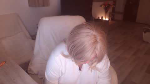 Snapshot of milf_lexxa chatting on 10-11-25, 12:10 Sarrahkenda online show from 10-11-25, 12:10