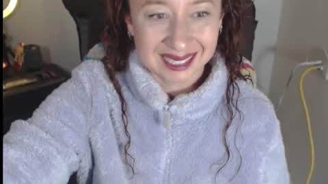 Snapshot of milf_valeria chatting on 10-17-25, 02:19 Valeria online show from 10-17-25, 02:19