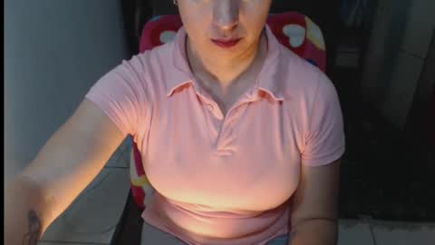 Snapshot of milf_valeria chatting on 12-16-25, 05:18 Valeria online show from 12-16-25, 05:18