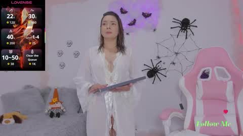 Snapshot of milfaaura chatting on 10-26-25, 02:50 Aura  online show from 10-26-25, 02:50