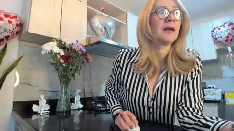 ASHLEY online show from 02-20-25, 06:35