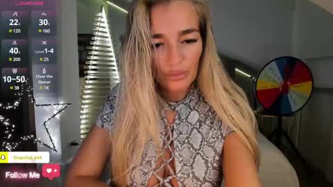 Snapshot of milfblondy chatting on 01-20-25, 10:26 Ingrid online show from 01-20-25, 10:26