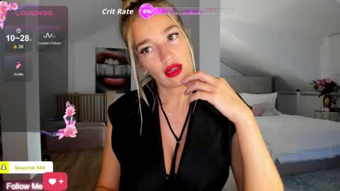 Snapshot of milfblondy chatting on 10-01-25, 11:11 Ingrid online show from 10-01-25, 11:11