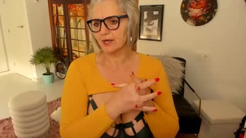 Snapshot of milfelladd69 chatting on 02-25-25, 09:09 MilfElla online show from 02-25-25, 09:09