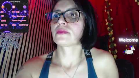 Snapshot of milfsexx_ chatting on 10-24-25, 01:03 Andrea online show from 10-24-25, 01:03