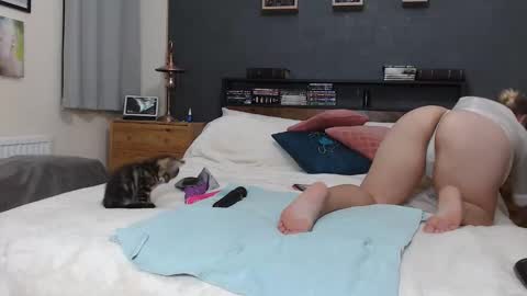 Snapshot of milfyanddaddy chatting on 09-26-25, 07:29 milfyanddaddy online show from 09-26-25, 07:29