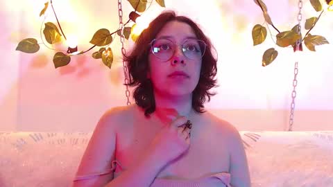 Snapshot of milie_yue chatting on 10-22-25, 02:34 Millie online show from 10-22-25, 02:34