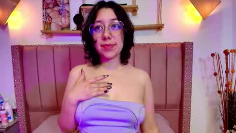 Snapshot of milie_yue chatting on 10-31-25, 02:18 Millie online show from 10-31-25, 02:18