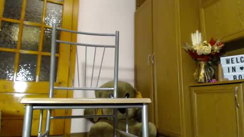 Snapshot of milk_and_hon3y chatting on 12-10-24, 06:11 Im to see you here Pvts are open I love patterns soo much online show from 12-10-24, 06:11